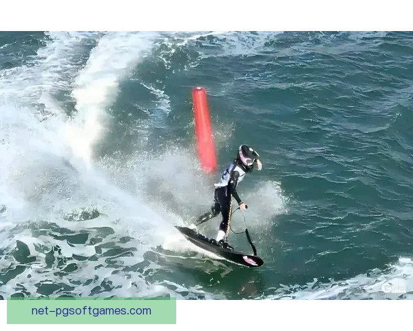 帆船比赛：风帆林立，疾风劲舞