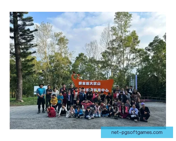 登山安全规则:征服高峰,守护生命 登山安全规则:征服高峰,守护生命